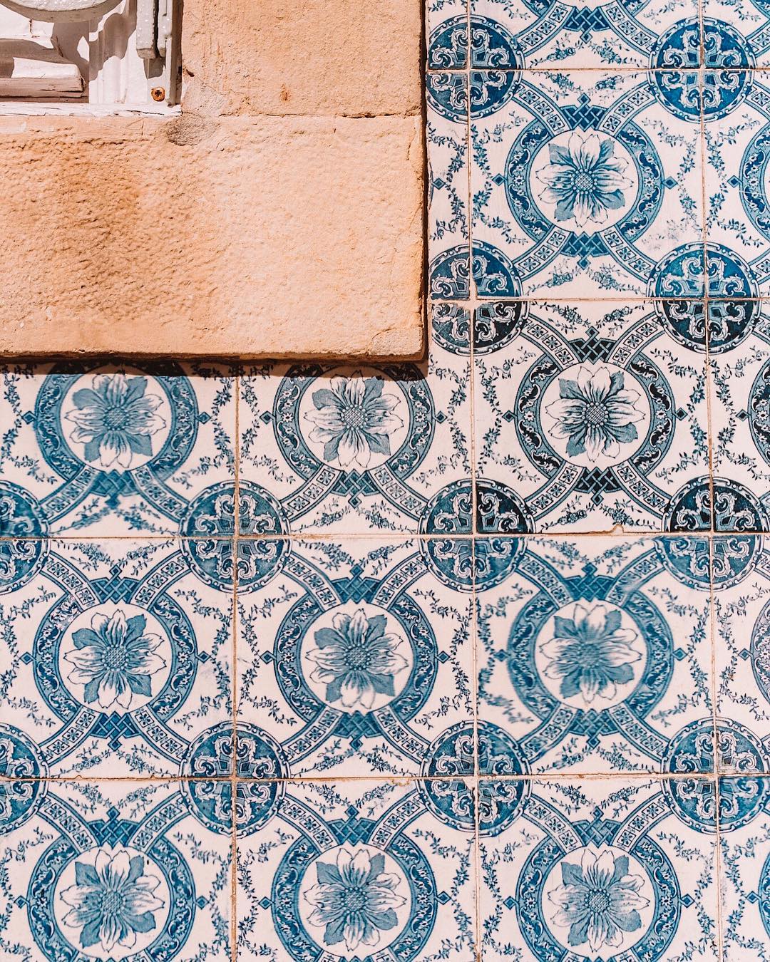 ð swipe if youâre as tile obsessed as I am. Love these blue beauties. #azuelosdelisboa